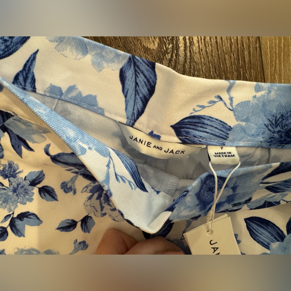 NWT Janie & Jack Blue and White Floral Shorts Size 7 - Picture 3 of 4